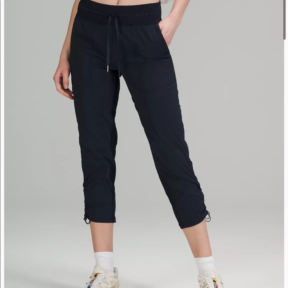 Lululemon cropped navy blue dance pant